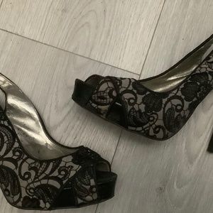 Guess Vintage Women's Black Lace Platform Peep To… - image 1